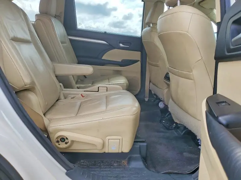 2016 TOYOTA HIGHLANDER XLE  