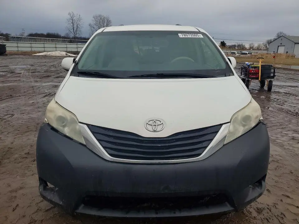 2012 TOYOTA SIENNA LE  