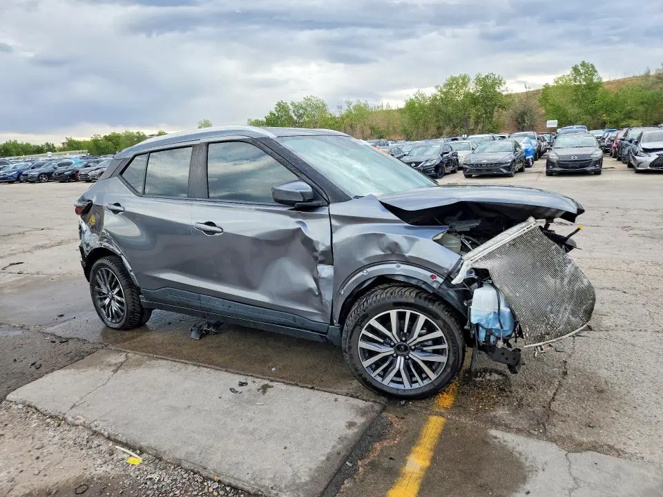 2021 NISSAN KICKS SV  