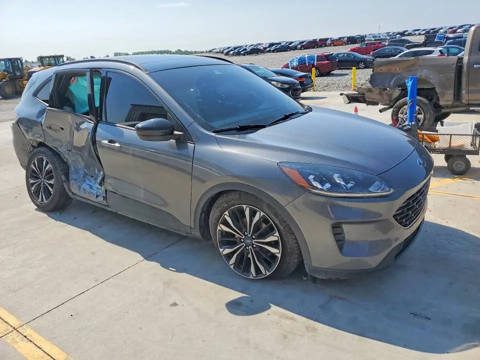 2022 FORD ESCAPE SE  