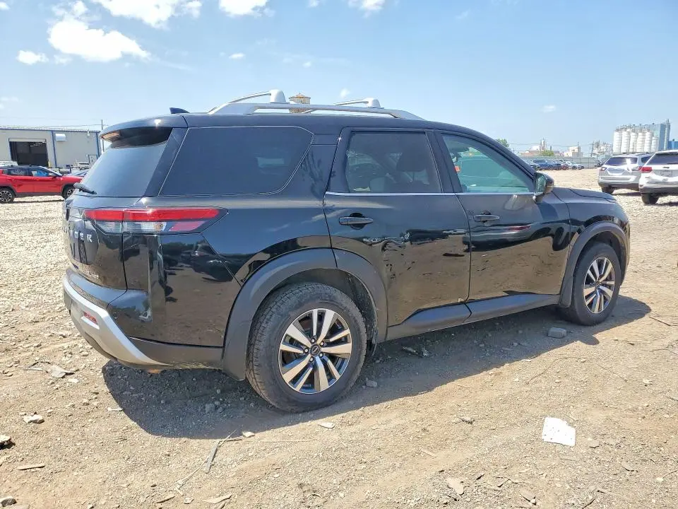 2024 NISSAN PATHFINDER SL  