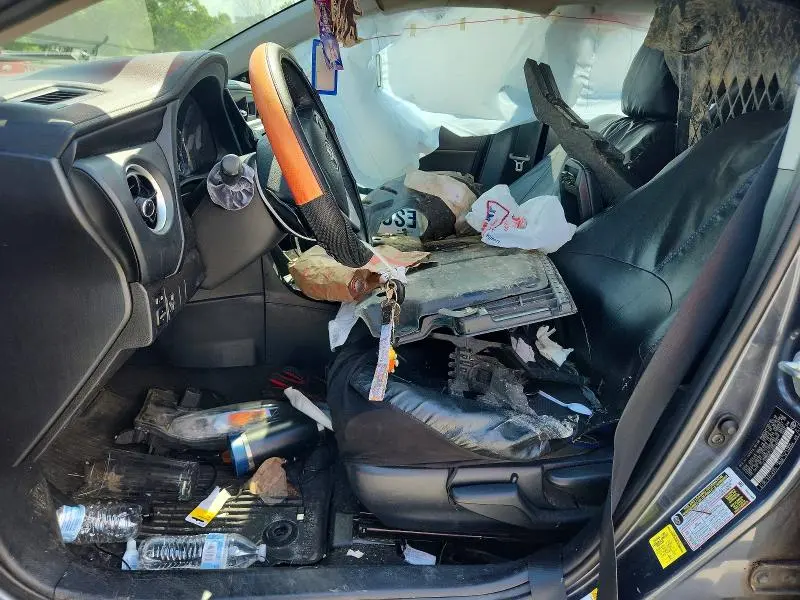 2018 TOYOTA COROLLA SE  