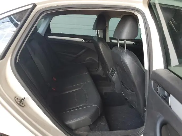 2013 VOLKSWAGEN PASSAT SE  