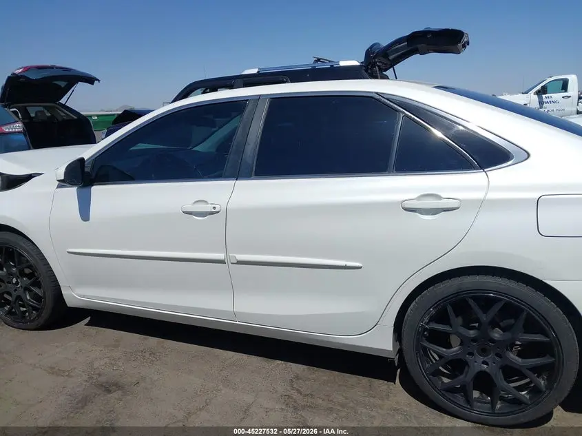 2016 TOYOTA CAMRY SE