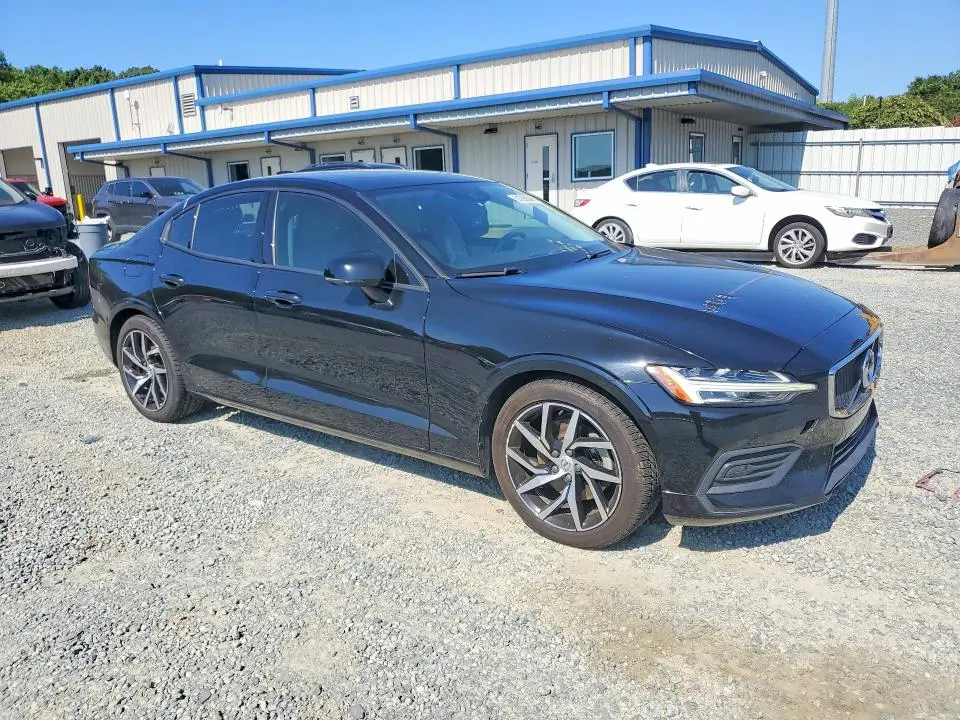 2020 VOLVO S60 T5 MOMENTUM  