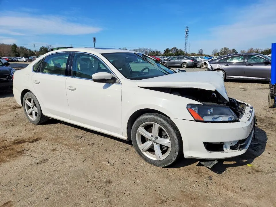 2013 VOLKSWAGEN PASSAT SE  