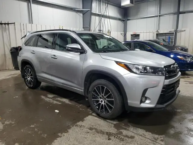 2017 TOYOTA HIGHLANDER SE  