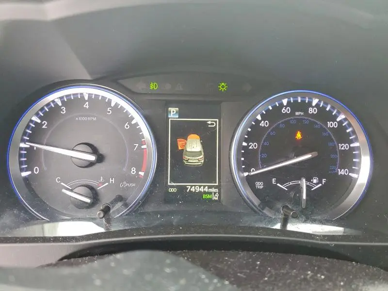 2018 TOYOTA HIGHLANDER SE  