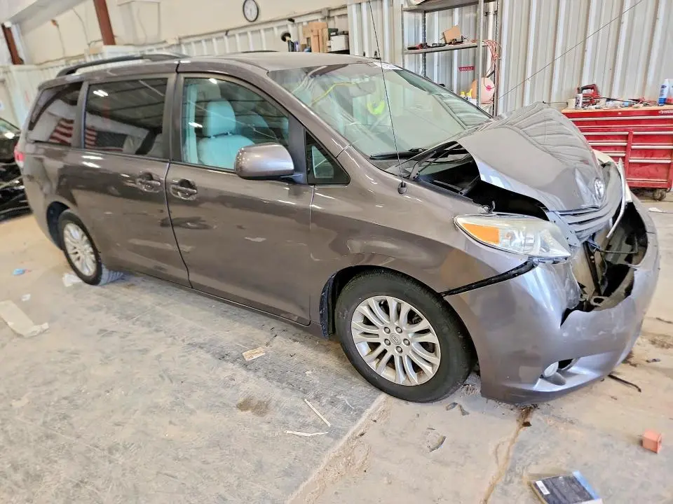 2013 TOYOTA SIENNA XLE 8-PASSENGER  
