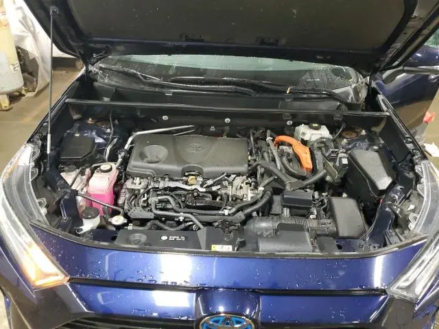 2021 TOYOTA RAV4 XLE  