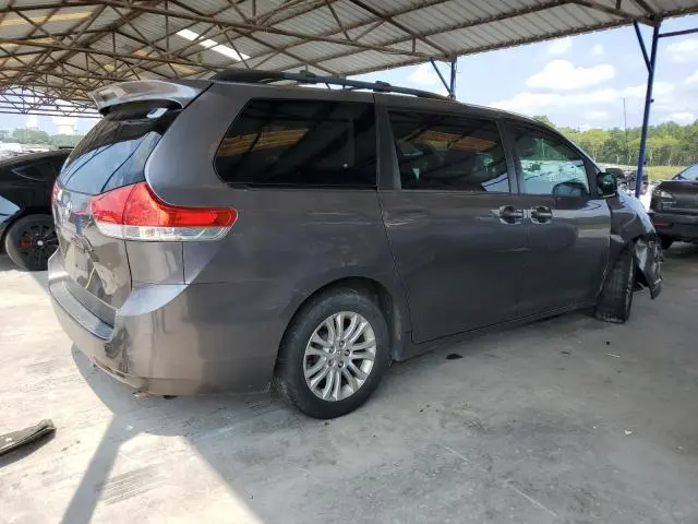 2013 TOYOTA SIENNA XLE  