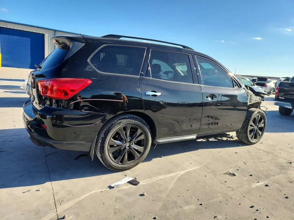 2018 NISSAN PATHFINDER SL  