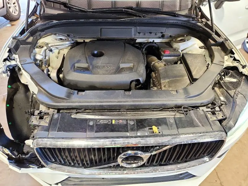2020 VOLVO XC60 T5 MOMENTUM  