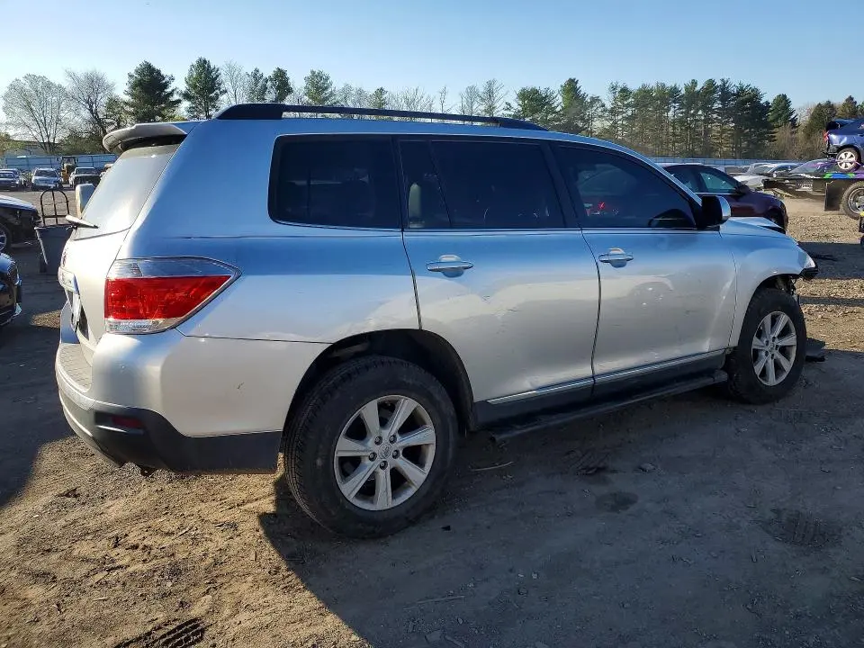 2013 TOYOTA HIGHLANDER SE  