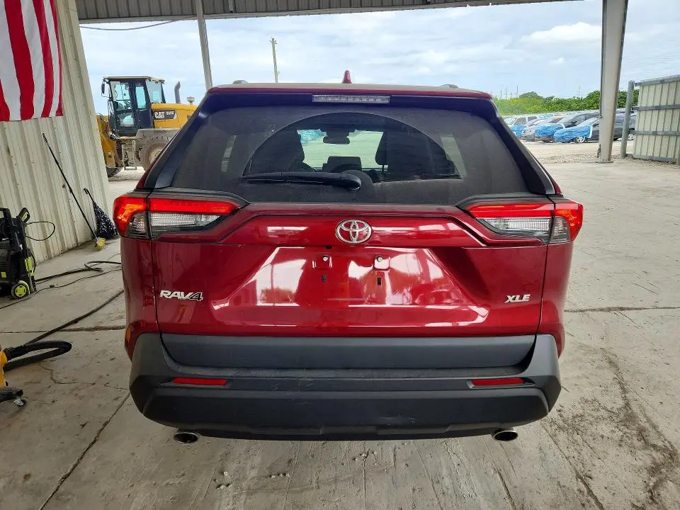 2021 TOYOTA RAV4 XLE  