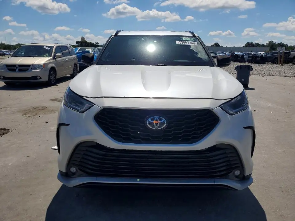 2021 TOYOTA HIGHLANDER XSE  