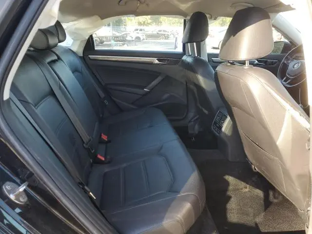 2018 VOLKSWAGEN PASSAT SE  