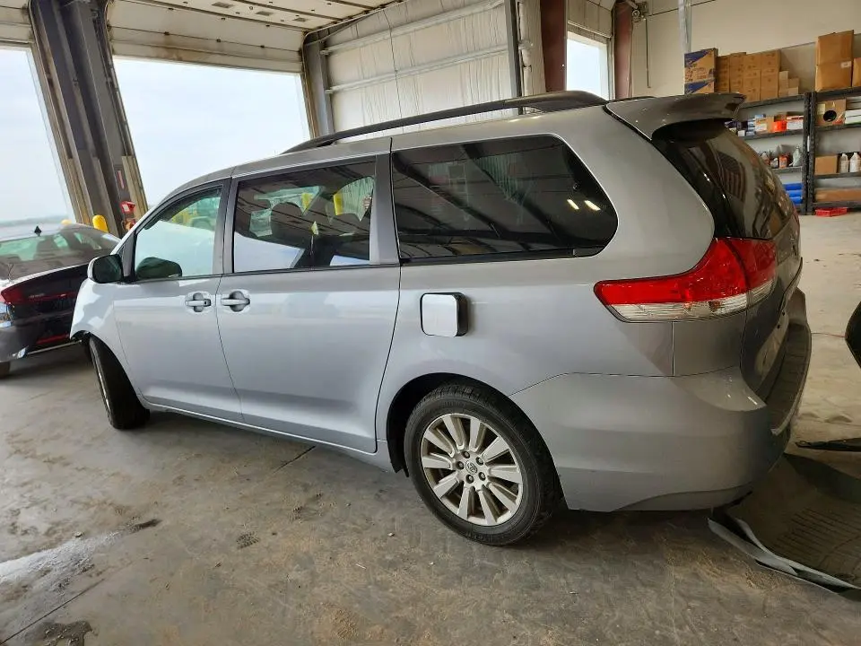 2014 TOYOTA SIENNA XLE 7-PASSENGER  