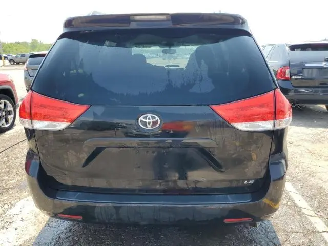 2013 TOYOTA SIENNA LE  
