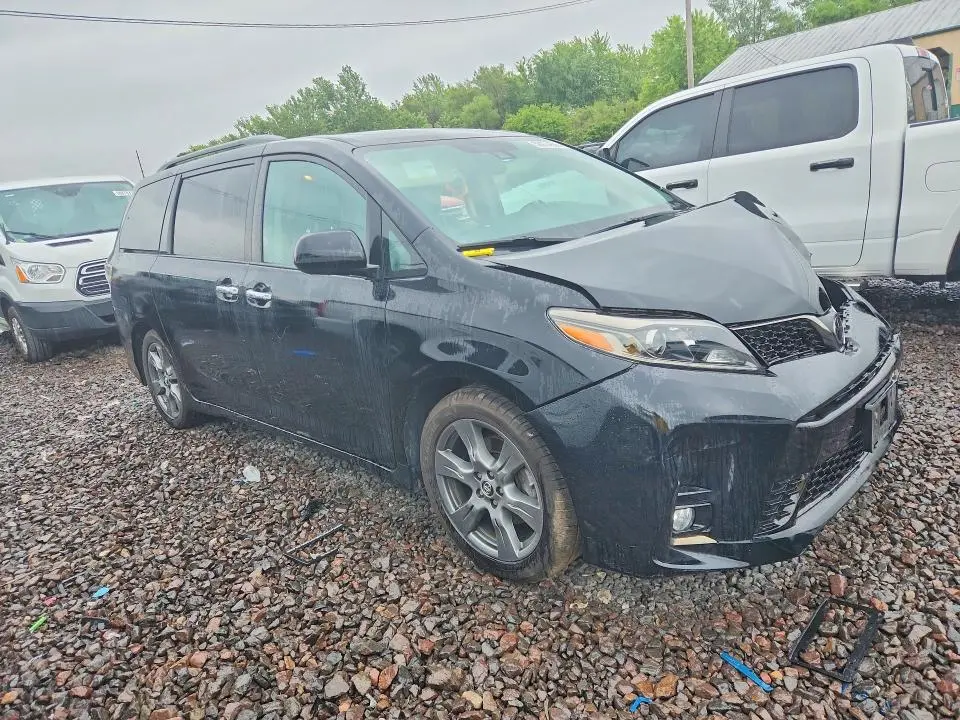 2018 TOYOTA SIENNA SE 8-PASSENGER  