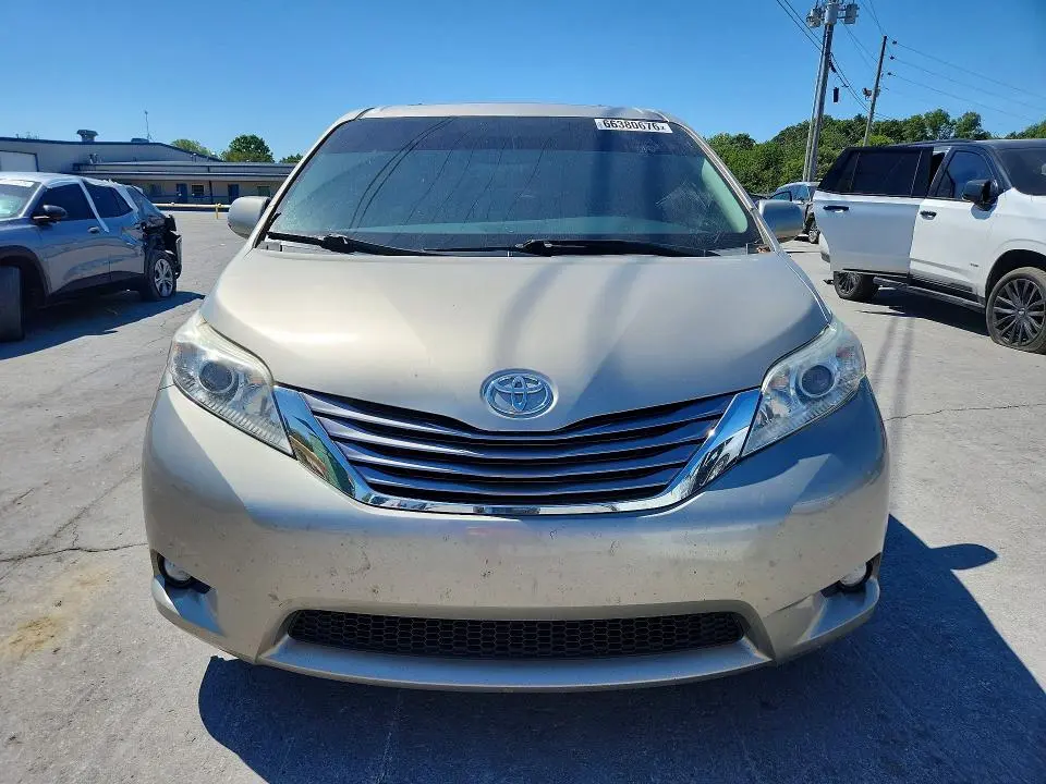 2015 TOYOTA SIENNA XLE PREMIUM 8-PASSENGER  
