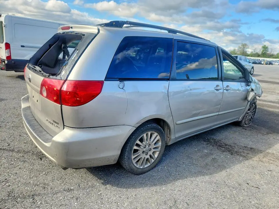 2010 TOYOTA SIENNA XLE  