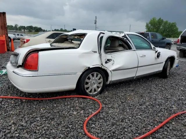 2010 LINCOLN TOWN CAR SIGNATURE LIMITED  