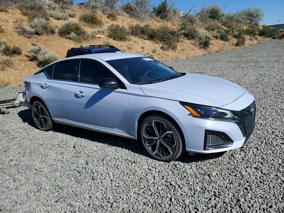 2024 NISSAN ALTIMA SR  