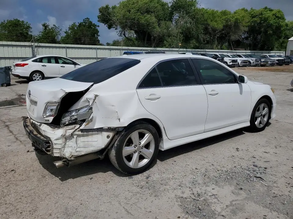 2011 TOYOTA CAMRY SE  