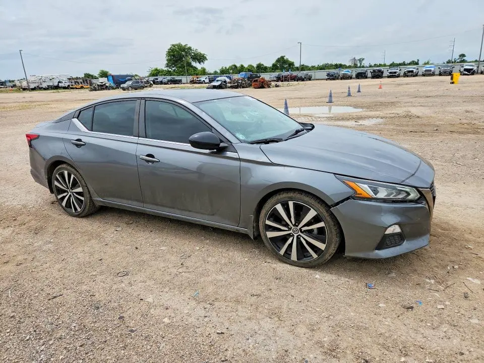 2022 NISSAN ALTIMA SR  