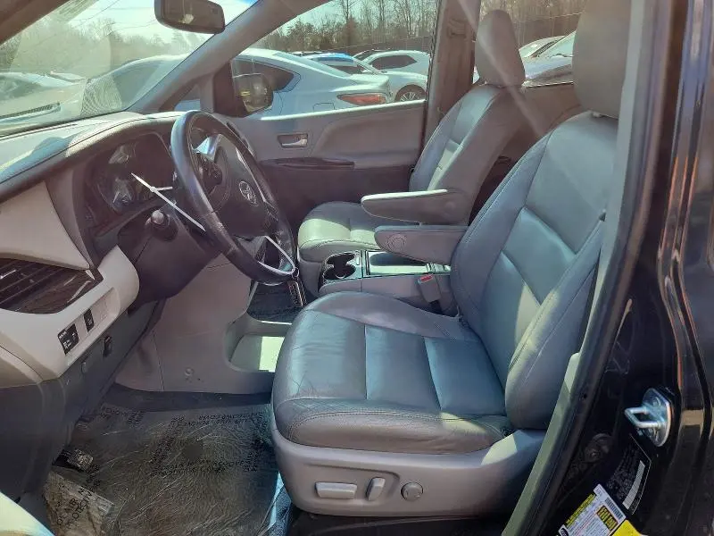 2017 TOYOTA SIENNA XLE 7-PASSENGER  
