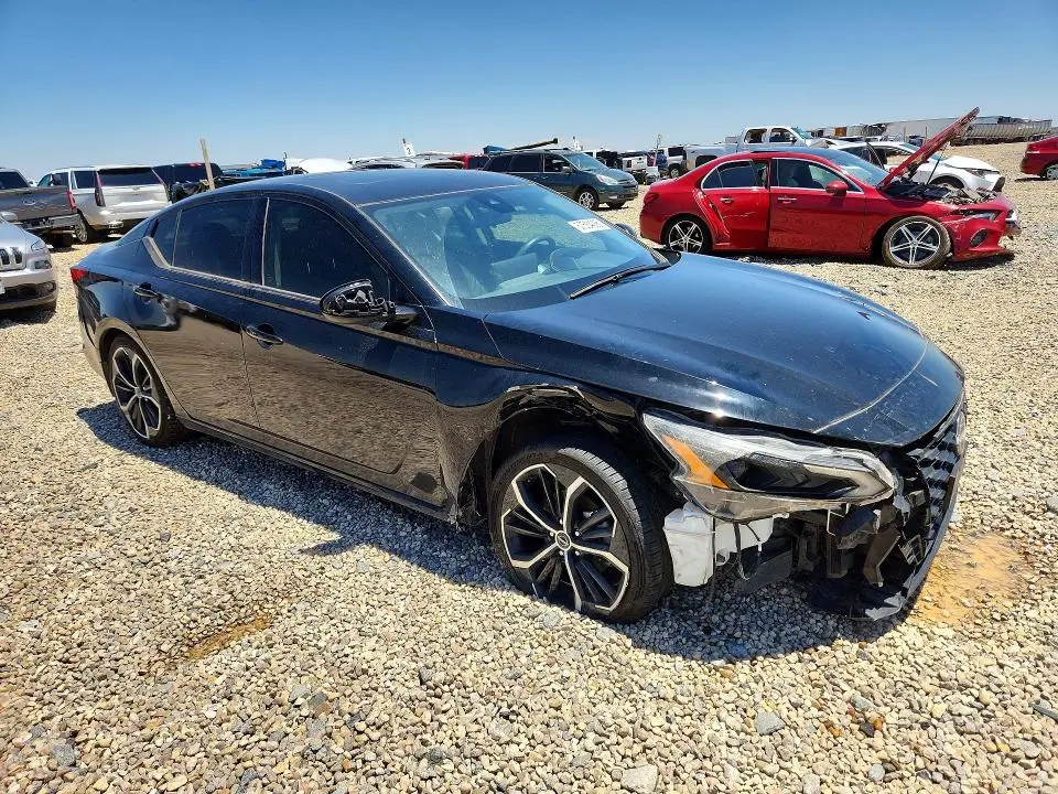 2023 NISSAN ALTIMA SR  