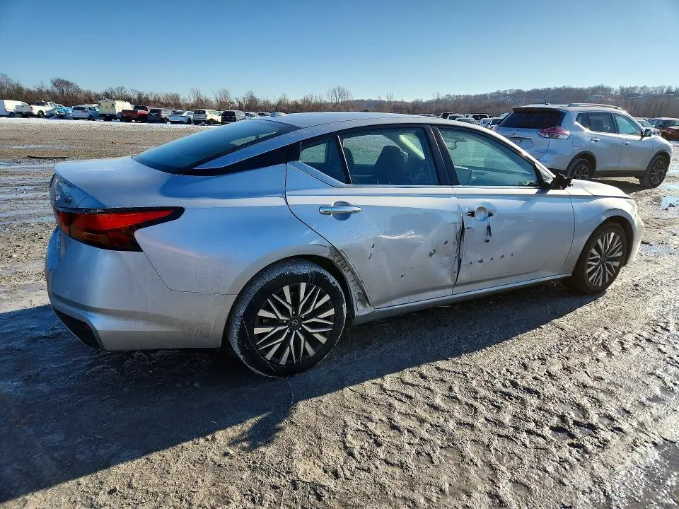 2023 NISSAN ALTIMA SV  