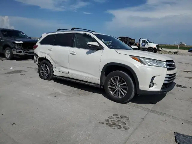 2017 TOYOTA HIGHLANDER SE  