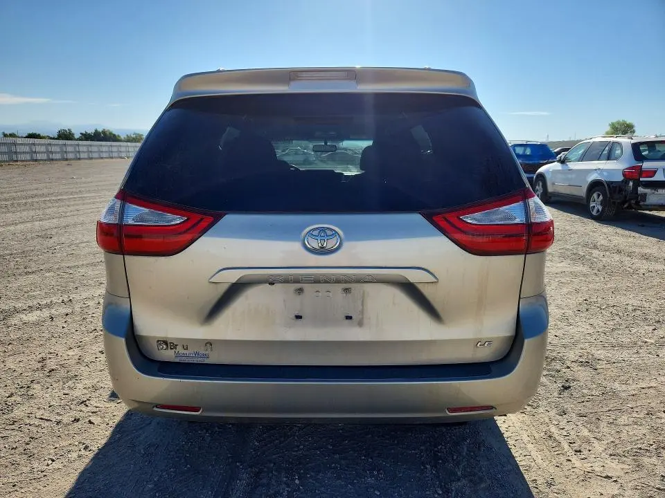 2015 TOYOTA SIENNA LE  