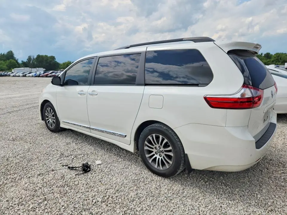 2019 TOYOTA SIENNA XLE 8-PASSENGER  