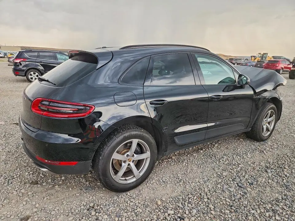 2017 PORSCHE MACAN   