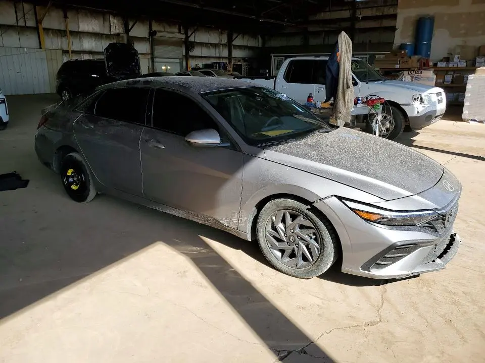2024 HYUNDAI ELANTRA SEL  
