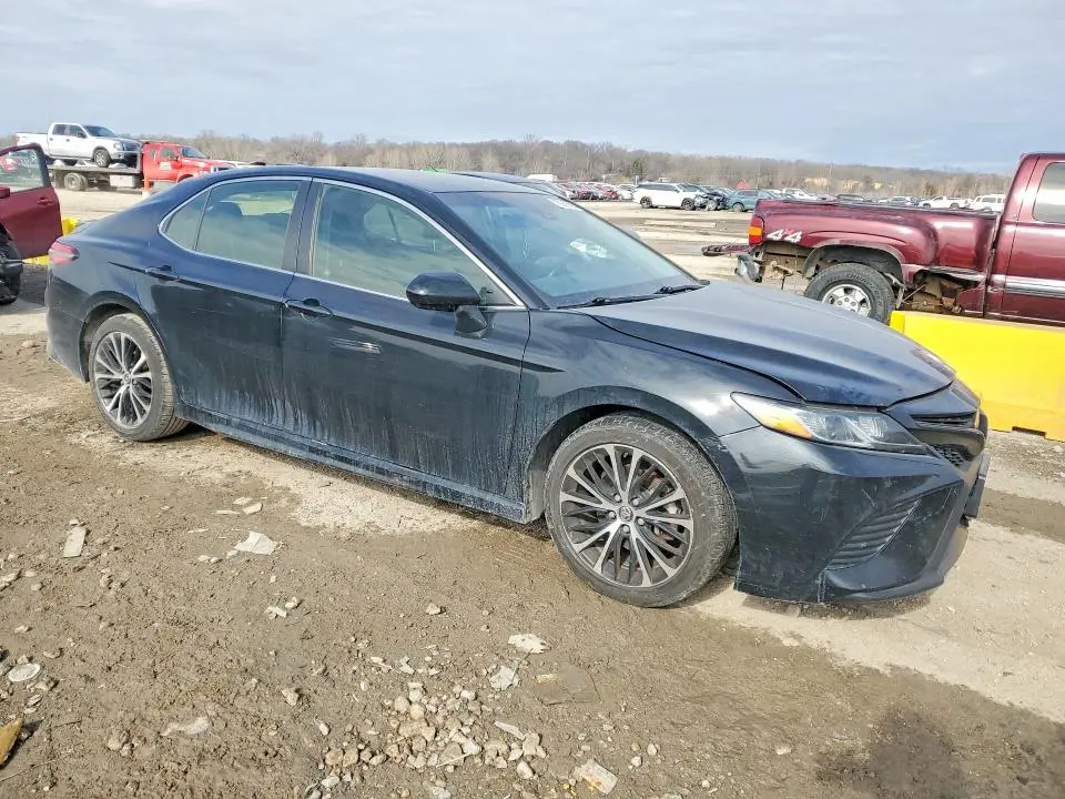 2018 TOYOTA CAMRY SE  