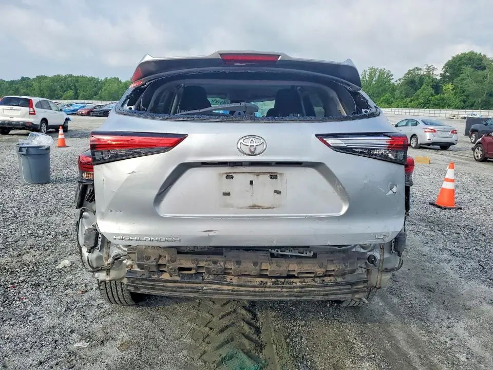 2022 TOYOTA HIGHLANDER LE  