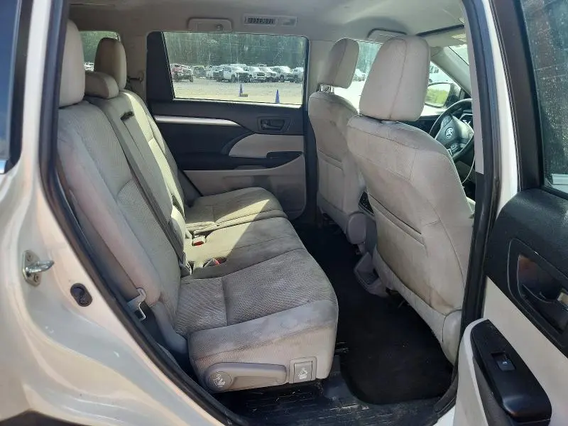 2015 TOYOTA HIGHLANDER LE  