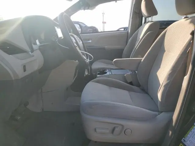 2017 TOYOTA SIENNA LE  
