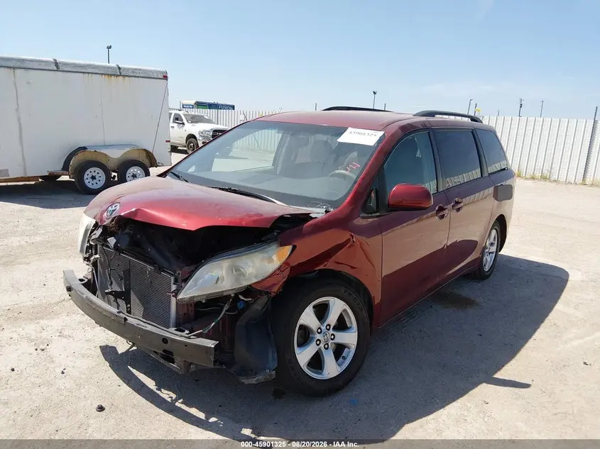 2014 TOYOTA SIENNA LE V6 8 PASSENGER