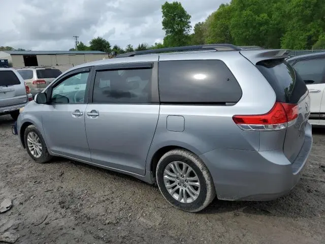 2012 TOYOTA SIENNA XLE  