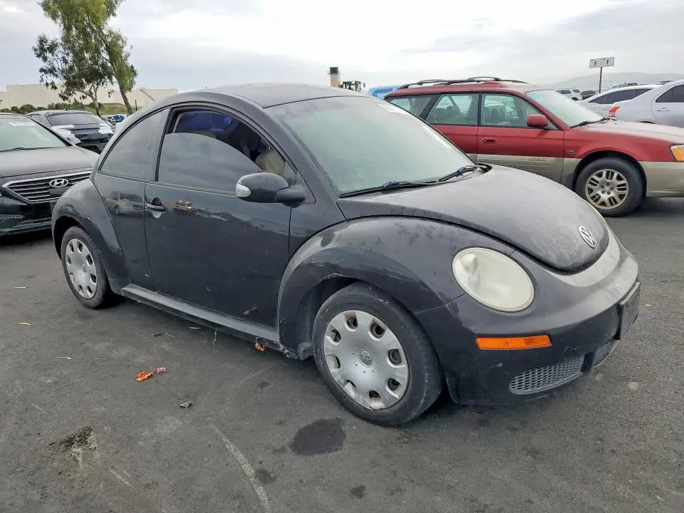 2010 VOLKSWAGEN NEW BEETLE   