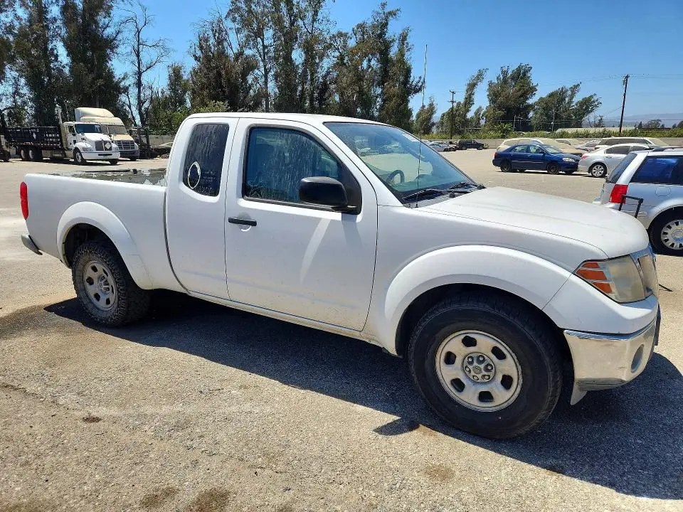 2010 NISSAN FRONTIER XE  