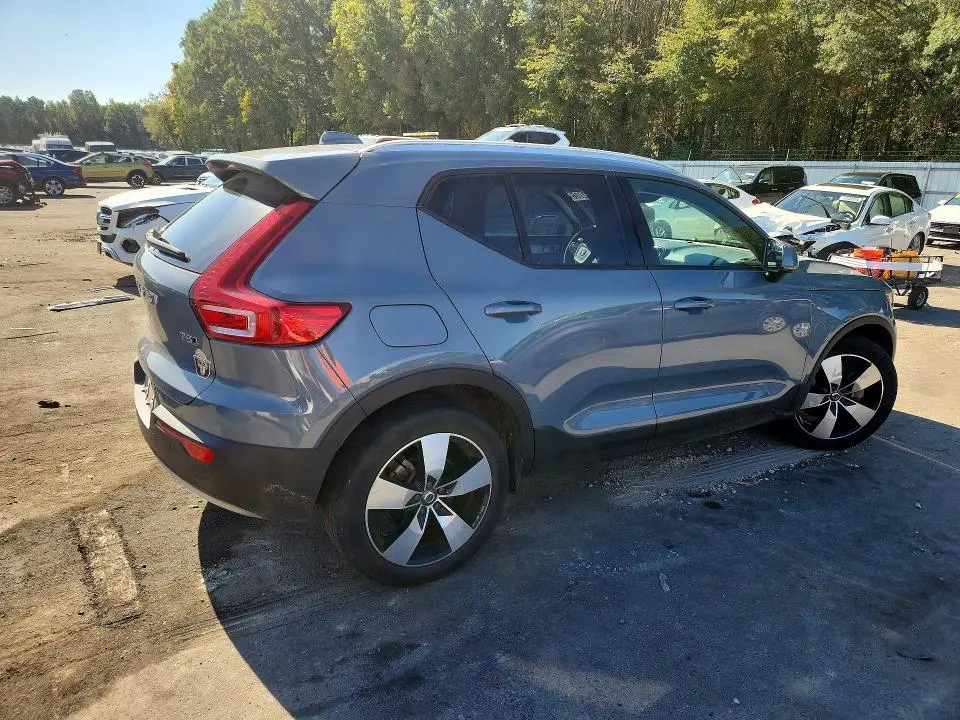 2020 VOLVO XC40 T5 MOMENTUM  
