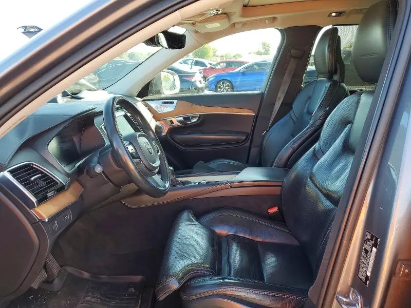 2016 VOLVO XC90 T6  