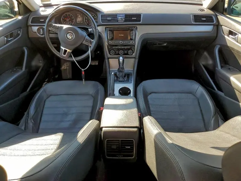 2015 VOLKSWAGEN PASSAT SE  