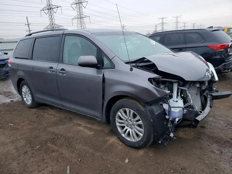 2014 TOYOTA SIENNA XLE 8-PASSENGER  